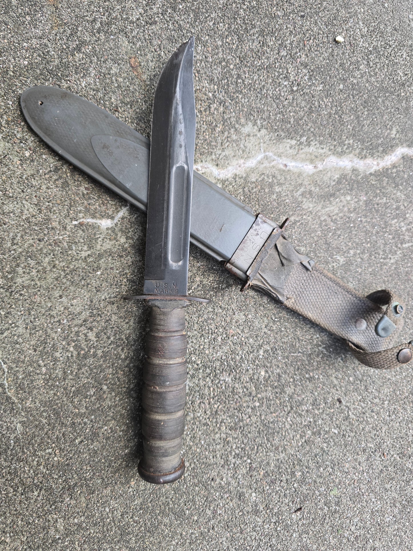Rare poignard USN MK2 marquages garde et lame