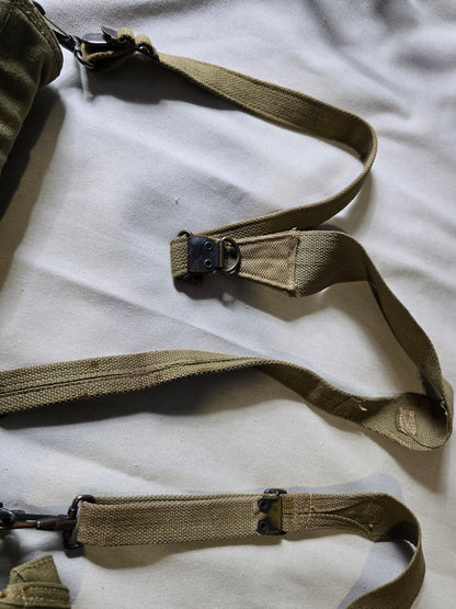 Lot x2 musette medic US WW2 avec sangle Riger made