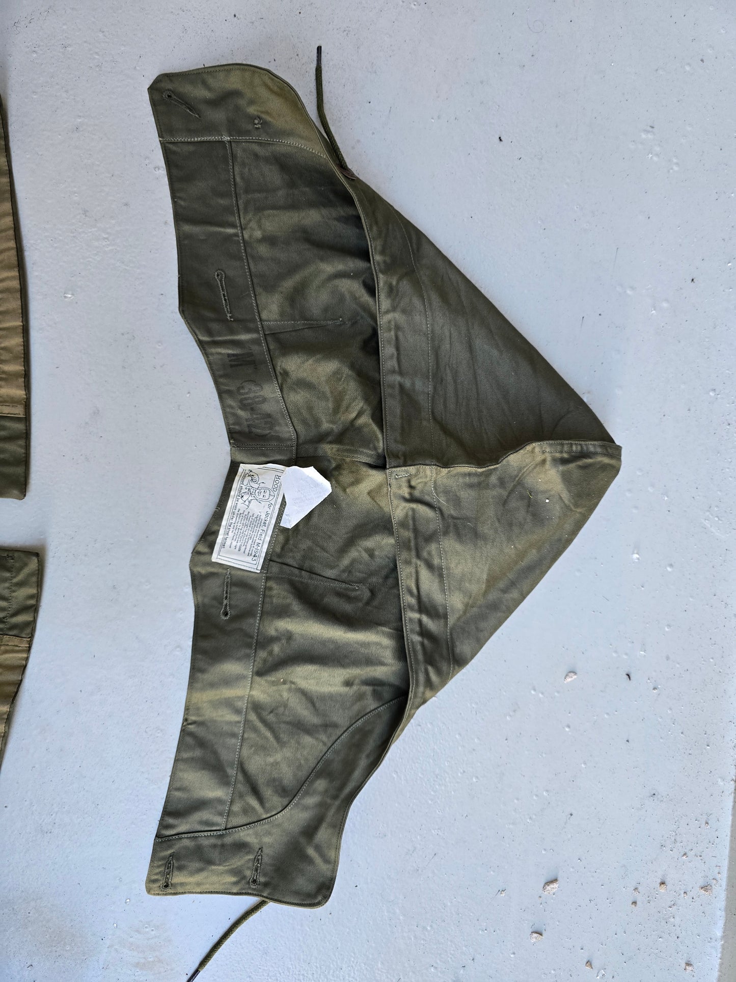 Veste M1943 US Army Août 1944+  Capuche daté 1945