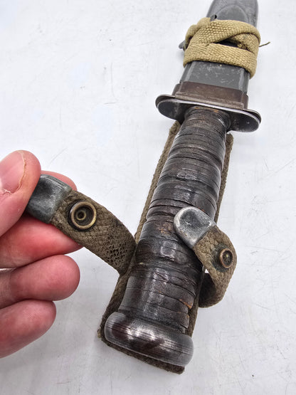 Poignard USN Mk2 USMC vp 4723 Camillus Lame