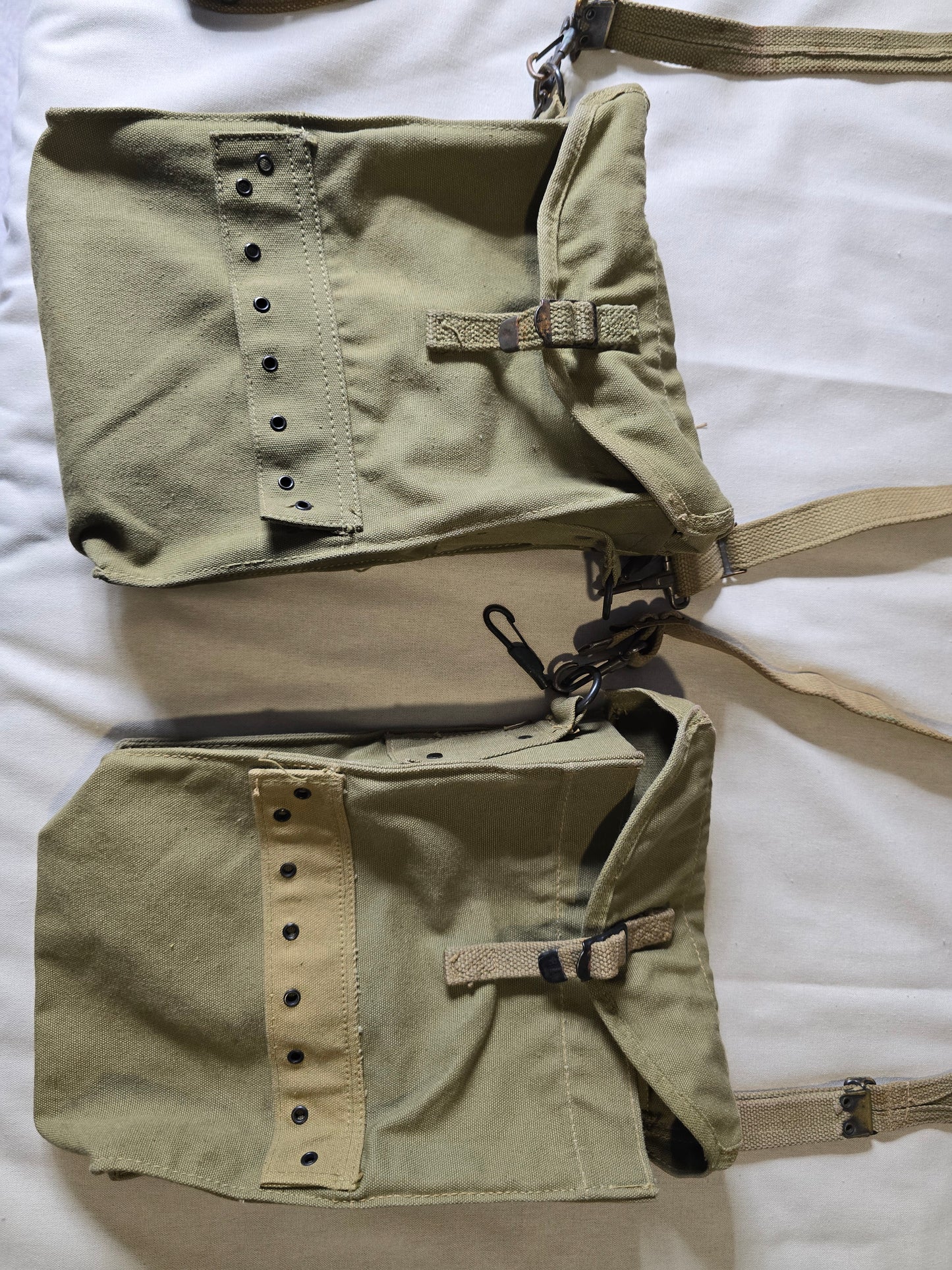 Lot x2 musette medic US WW2 avec sangle Riger made