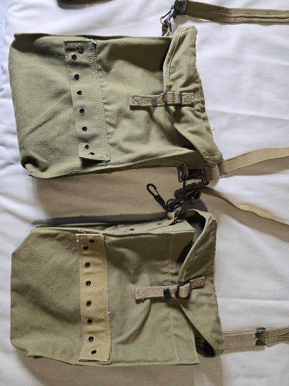Lot x2 musette medic US WW2 avec sangle Riger made