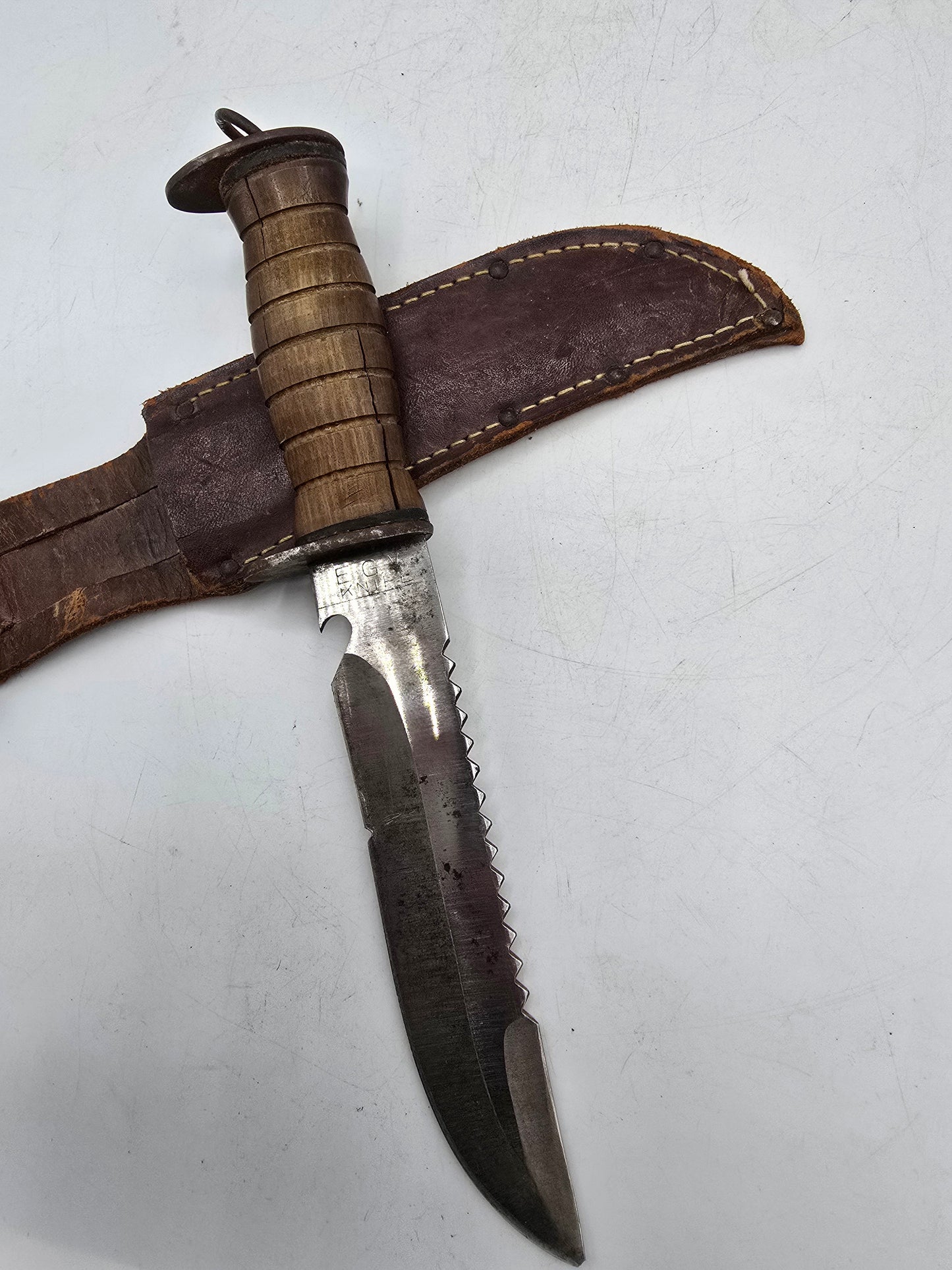 Poignard US WW2 EGW dent de scie nominatif